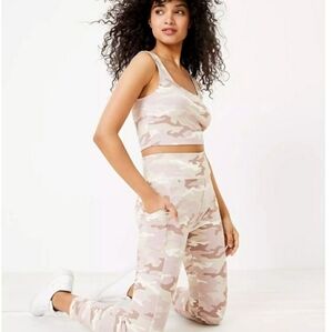 Loft camo leggings with pockets